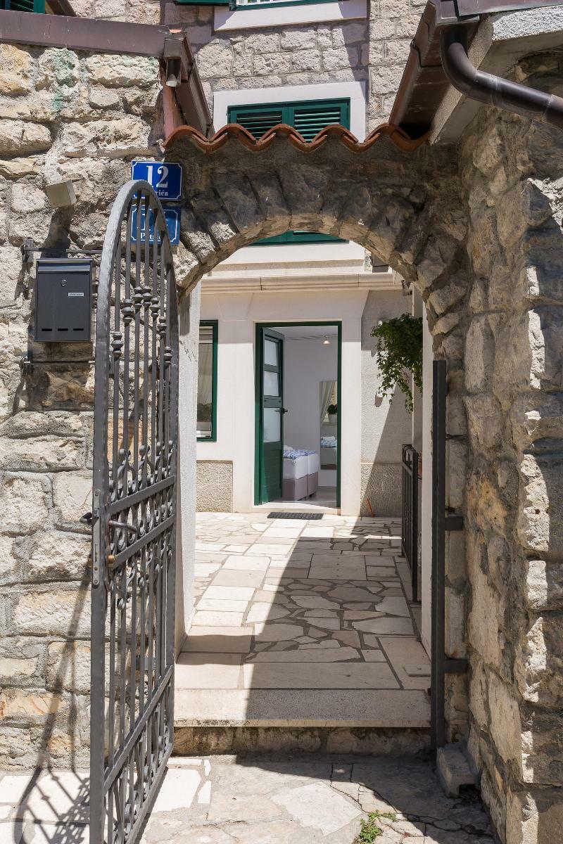Split Center Suites Экстерьер фото